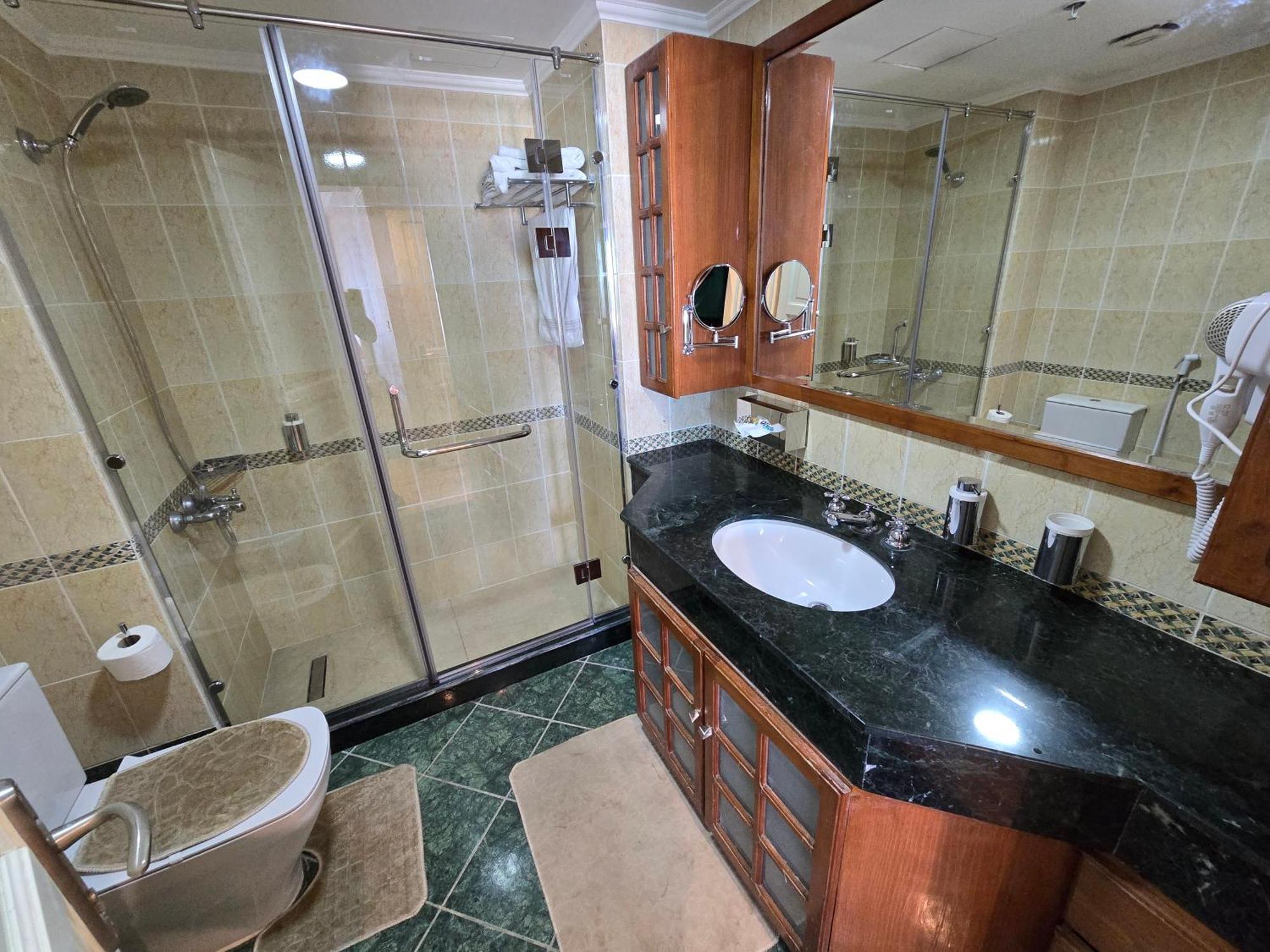 Grand Plaza San Stefano: Luxury With Mall Access Apartment Alexandria